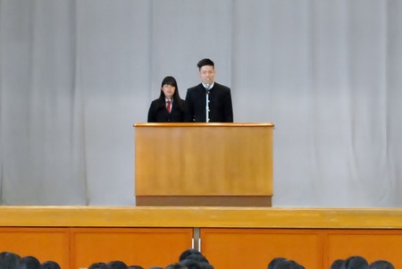 ３