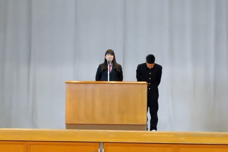 ４