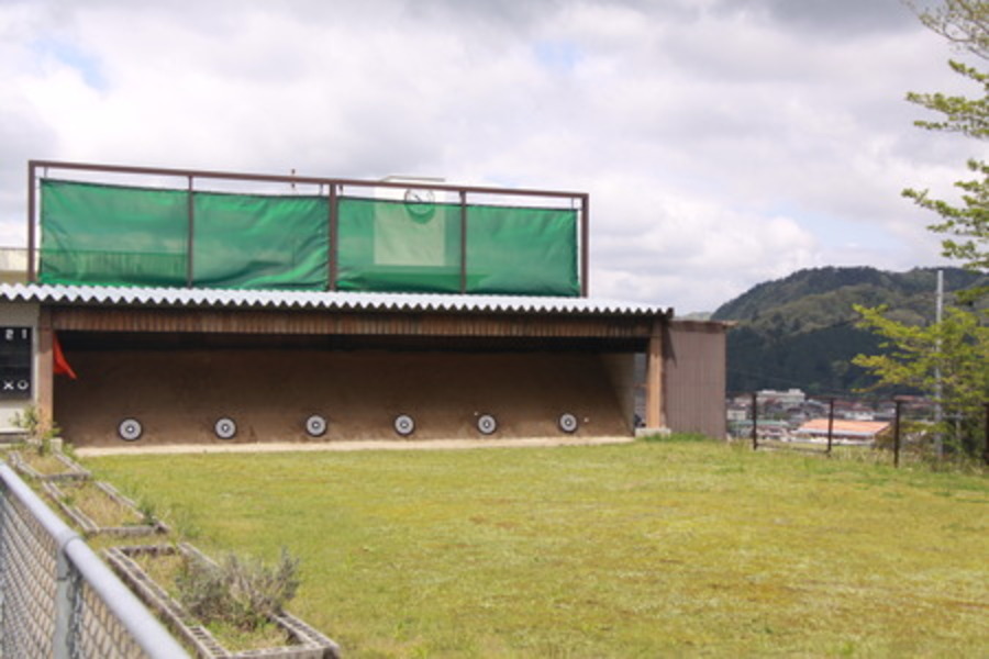 弓道場は体育館横にあります。