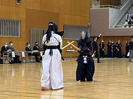 ５