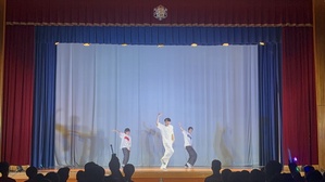 ７