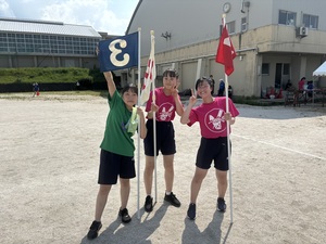 ２６