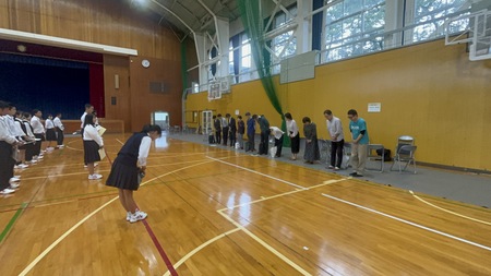 ５