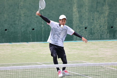 ４